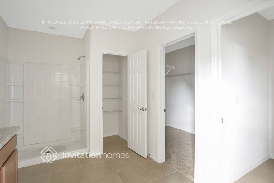 Building Photo - 10292 Silver Pond Lane
