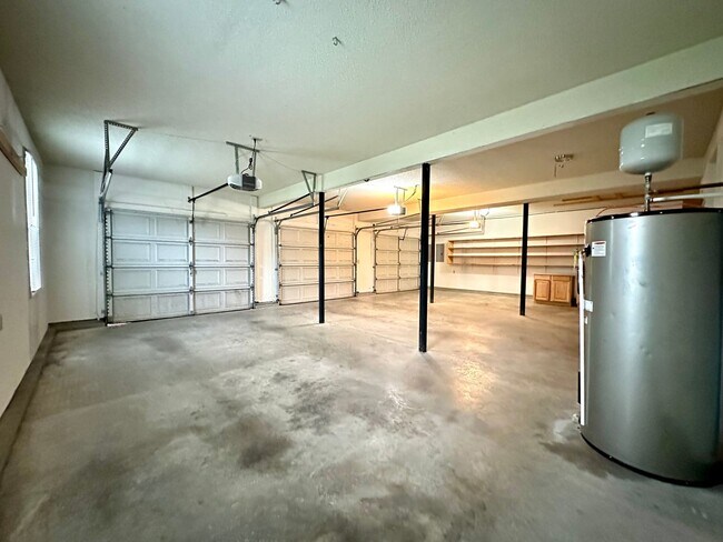 Building Photo - Stunning Single-Family Home with Plenty of...