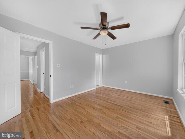 Building Photo - 15057 Cherrydale Dr