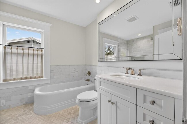 Building Photo - 3003 W Harbor View Ave