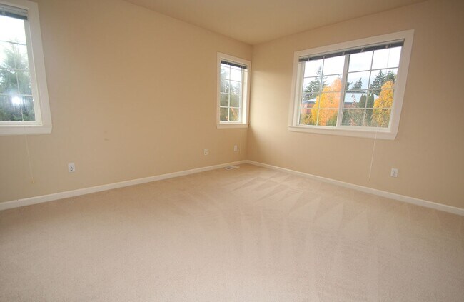 Building Photo - UPDATED CHAFFEY 4 BEDROOOM KINGSTON HOME F...
