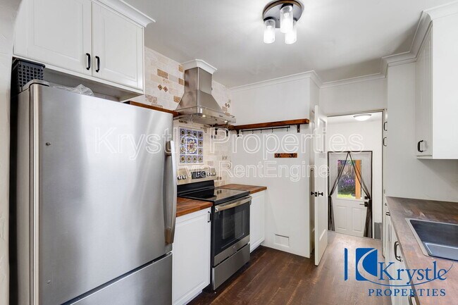 Building Photo - 1616 Fern Pl