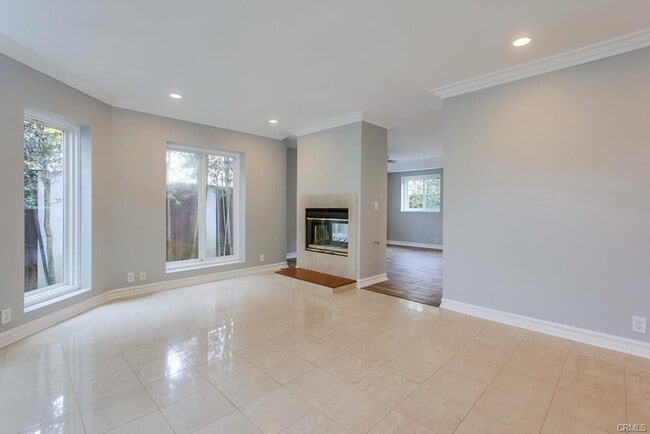 Building Photo - 917 Emerald St