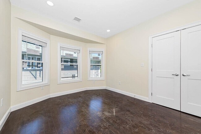 Building Photo - 70-72 Stanley Ave