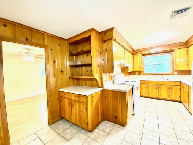 Building Photo - Single Family Home