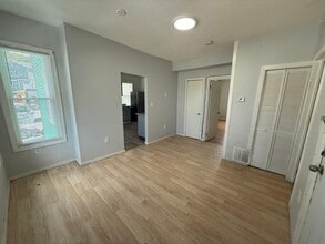 Building Photo - 152 E Farm St
