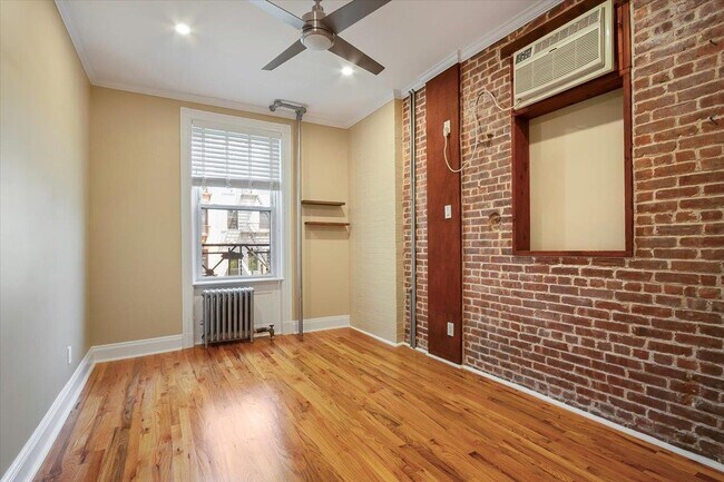 Building Photo - 825 Washington St