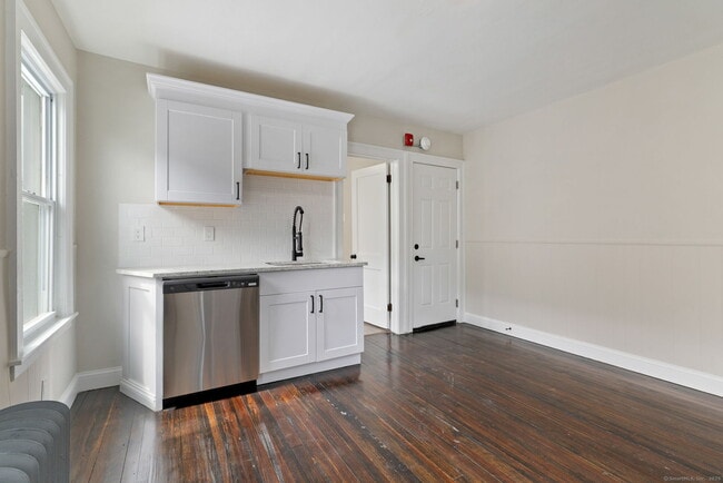 Building Photo - 279 Linwood St