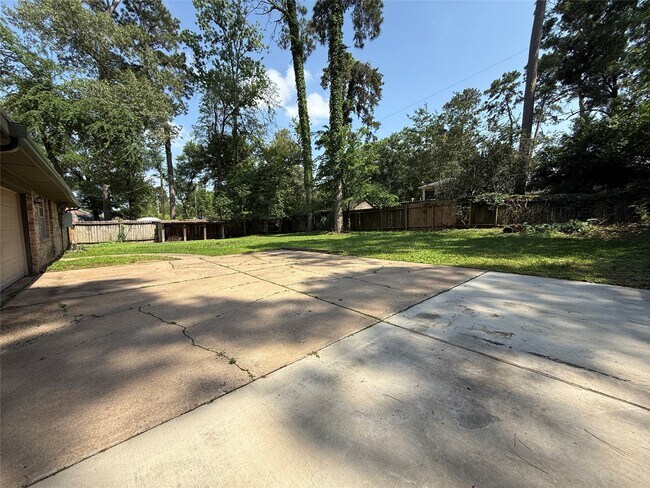 Building Photo - 422 Gamewood Dr