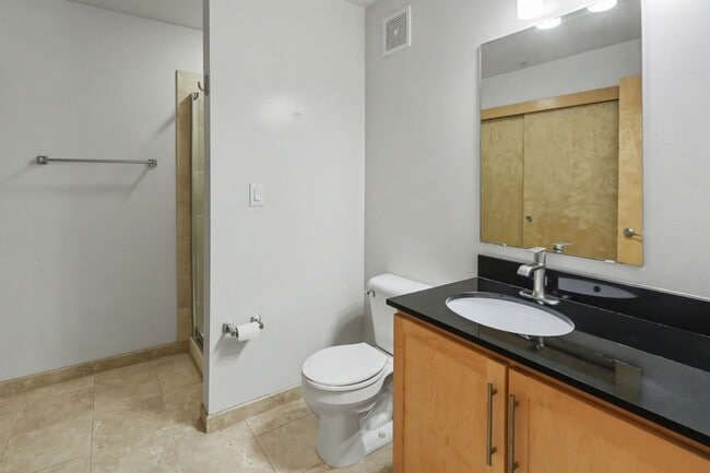 Building Photo - Condo - $1900 Rent - 2 bed