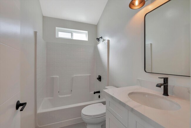 Building Photo - 4048 Cherokee Ave