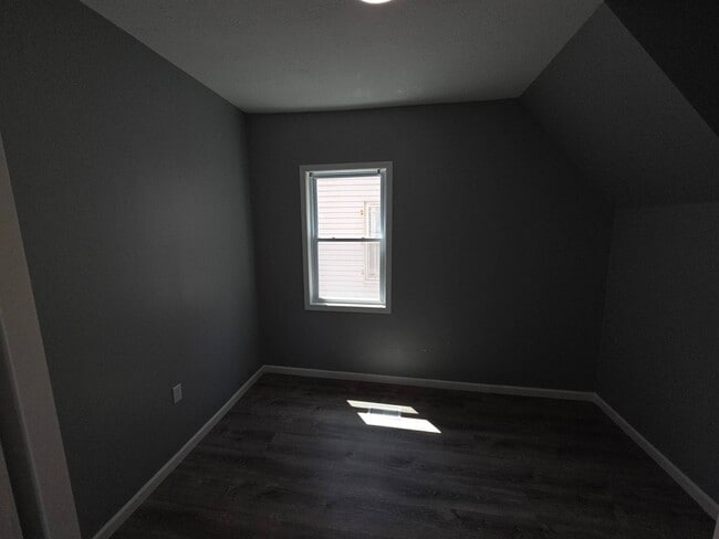 Building Photo - 3237 Seymour Ave