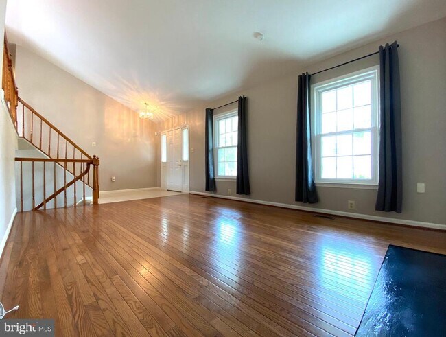 Building Photo - 7684 Green Garland Dr