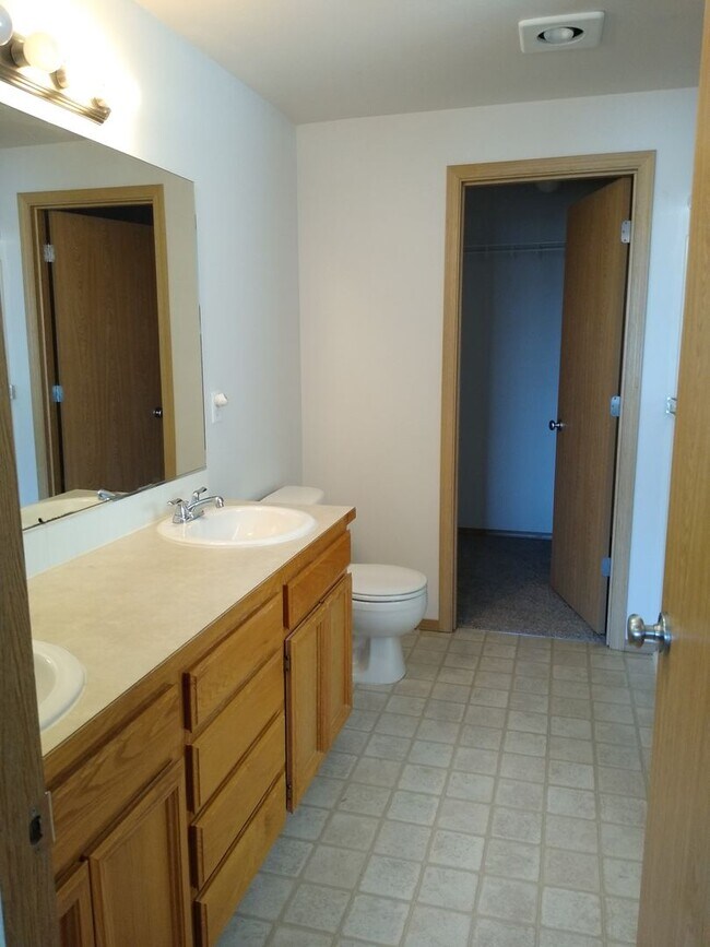 Building Photo - Large Corner Lot 4BR, 2.5BA Cheney Home In Big Sky #1454