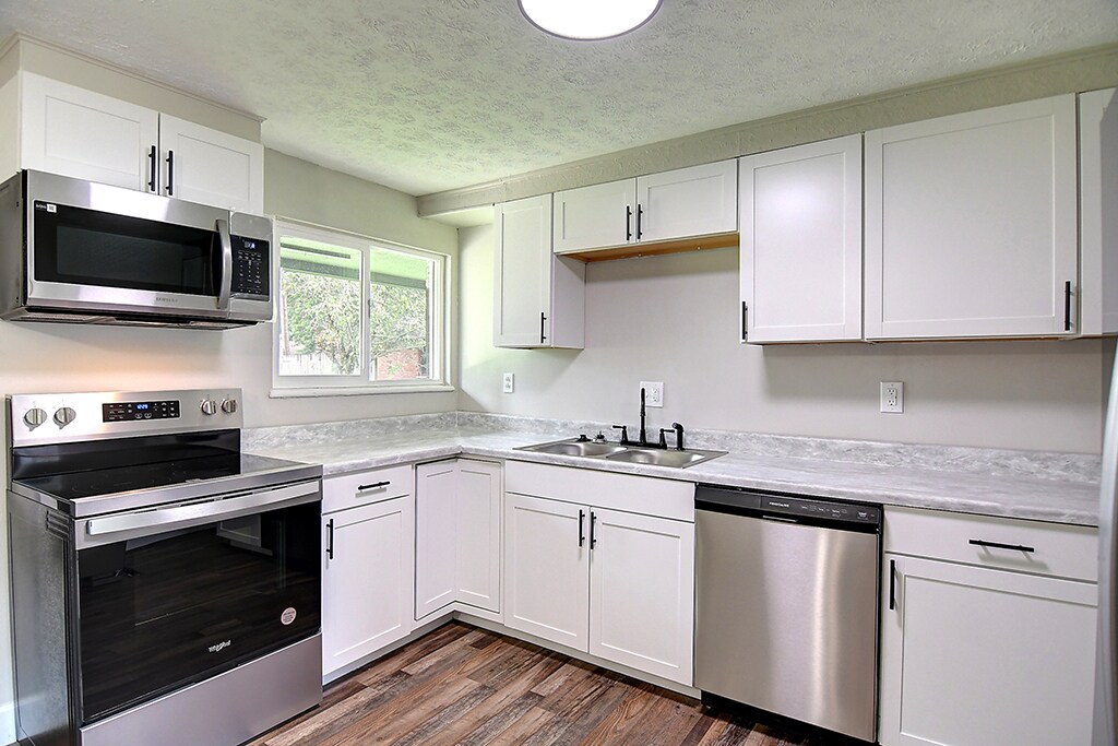 Building Photo - 3813 Utica Dr