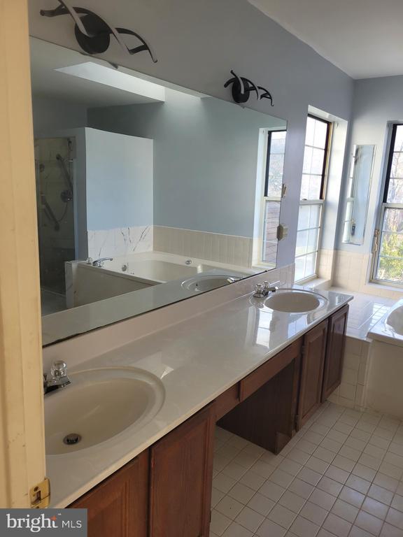 Building Photo - 7014 Megan Ln