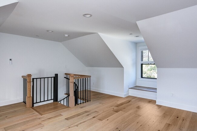 Building Photo - 20 E Redman Ave