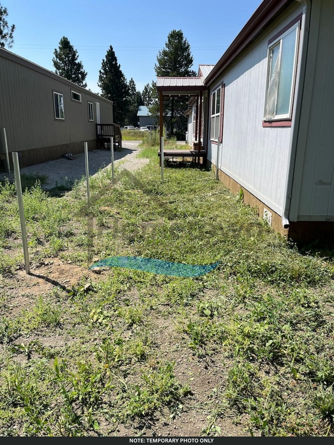 Building Photo - Cozy 2-Bed, 2-Bath Home with Off-Street Pa...