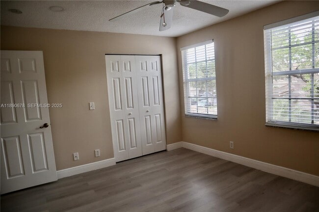 Building Photo - 8656 Southgate Shores Cir