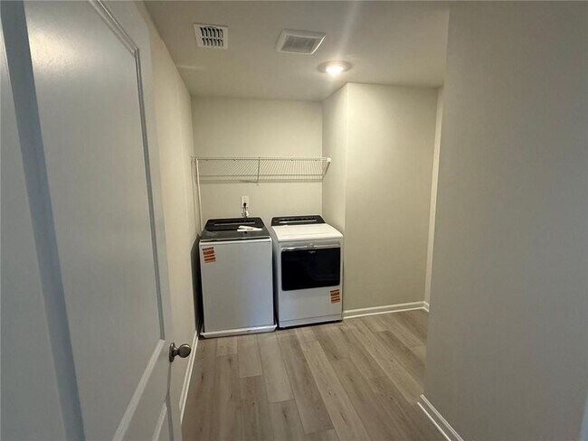 Building Photo - 189 Vly Oak Dr