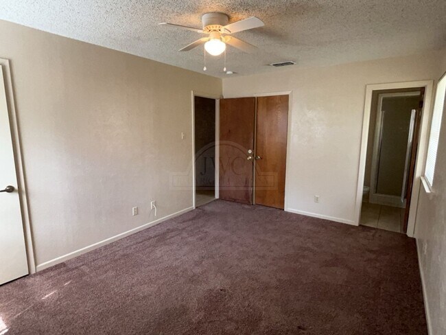 Building Photo - 1502 Linda Ln
