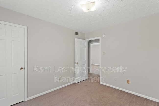 Building Photo - 1932 Mint Julep Ln