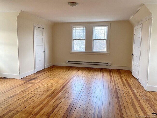 Building Photo - 242 S Main St