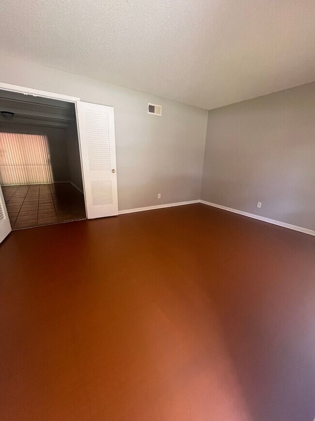 Building Photo - 3679 Ladue St