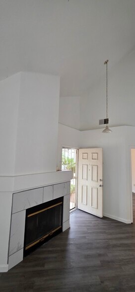 Building Photo - 12022 Calle De Montana