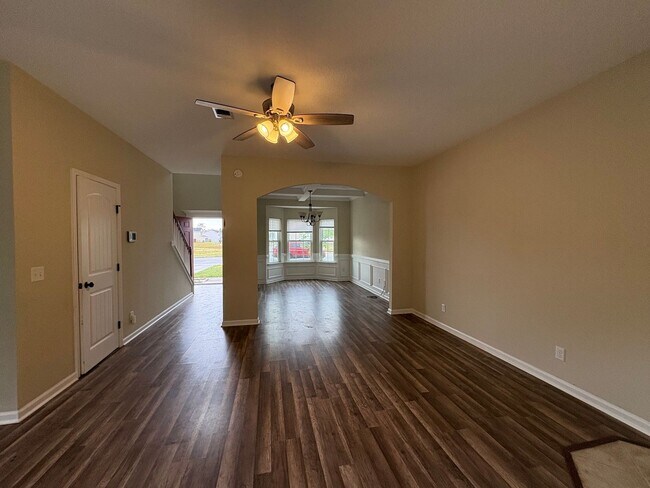 Building Photo - RATE DROP ALERT! (was $2400/month)