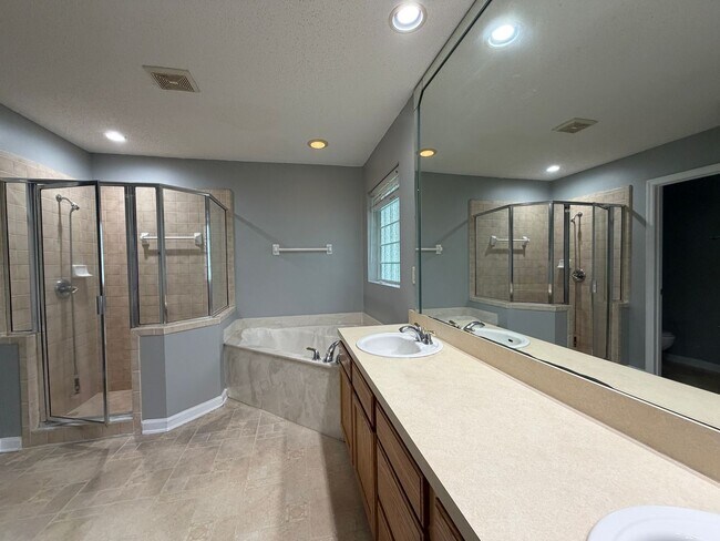 Building Photo - 3041 Southhall Ct
