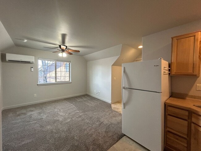 Building Photo - NE Bend Upstairs Apartment - PENDING APPLICATION