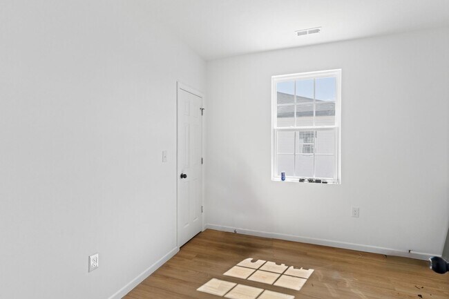 Building Photo - 401/403 Novelty St