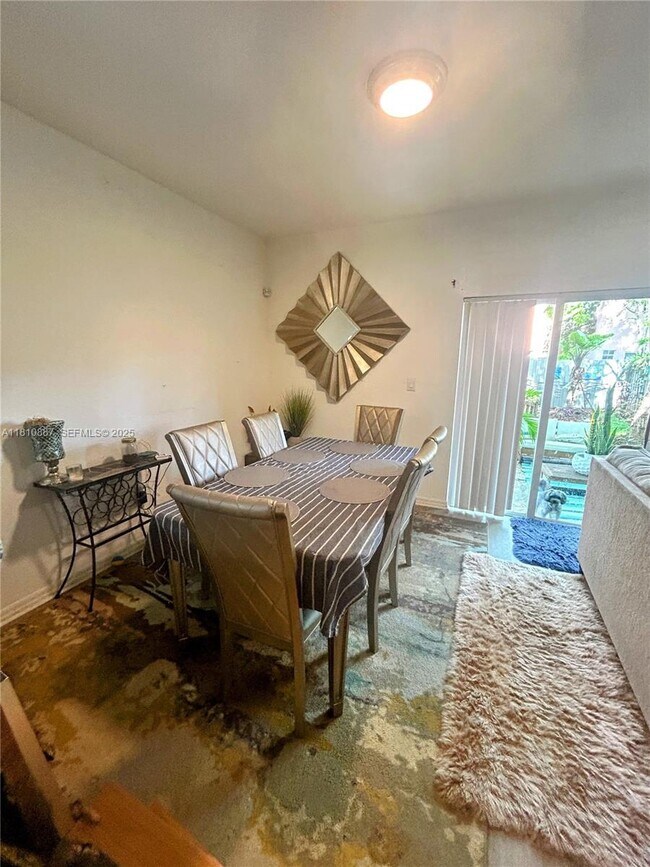 Building Photo - 972 SW 6th Ave