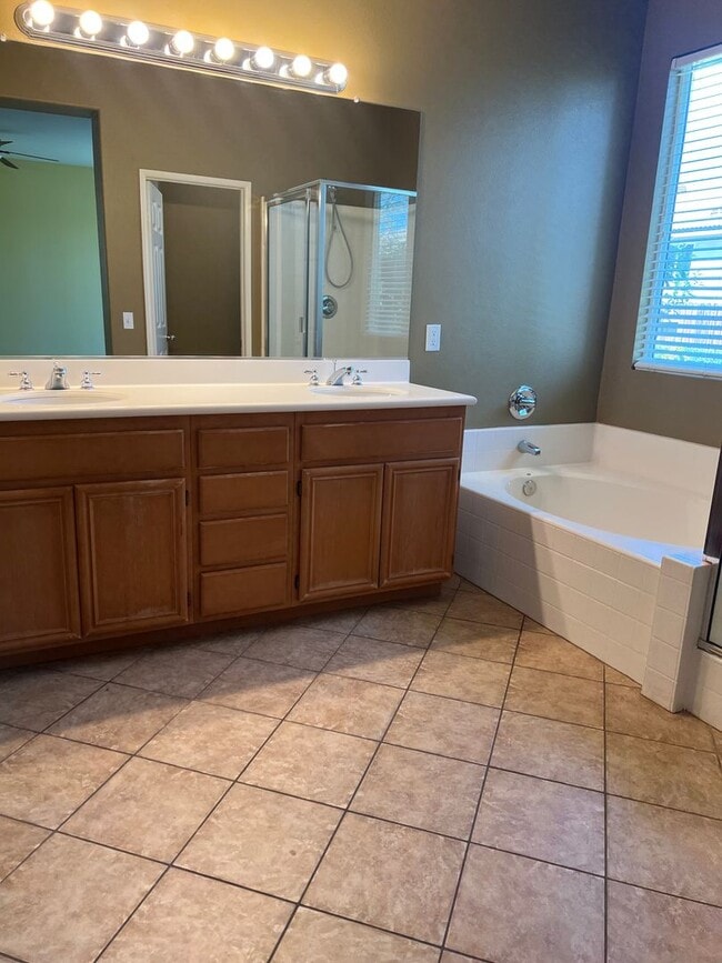 Building Photo - Beautiful home on cul-de-sac!!!
