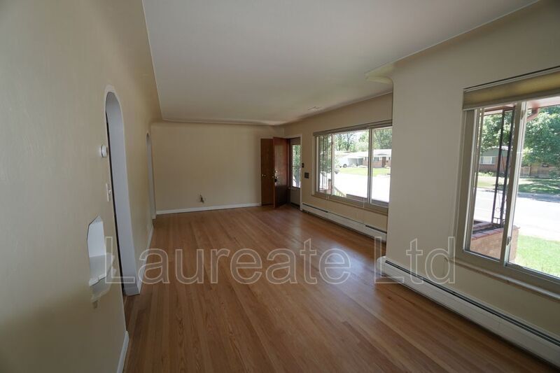 Building Photo - 1003 W Shepperd Ave