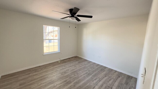 Building Photo - 1239 Glen Haven Dr