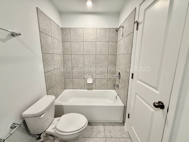 Building Photo - 1622 Fan Palm Dr