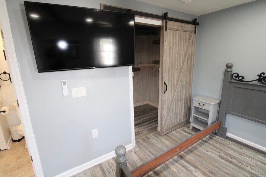 Building Photo - 23 Beacon St