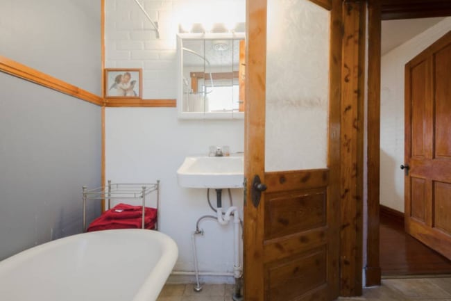 Building Photo - 2451 Maplewood Ave