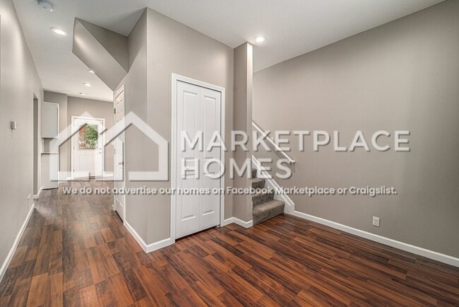 Building Photo - 242 Englewood St