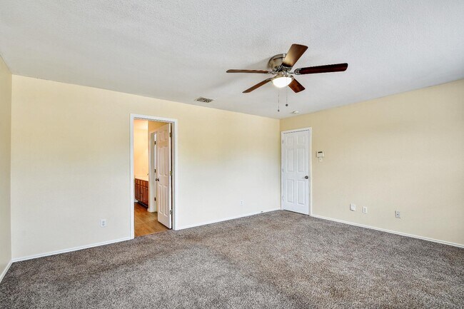Building Photo - 410 Cardinal Way