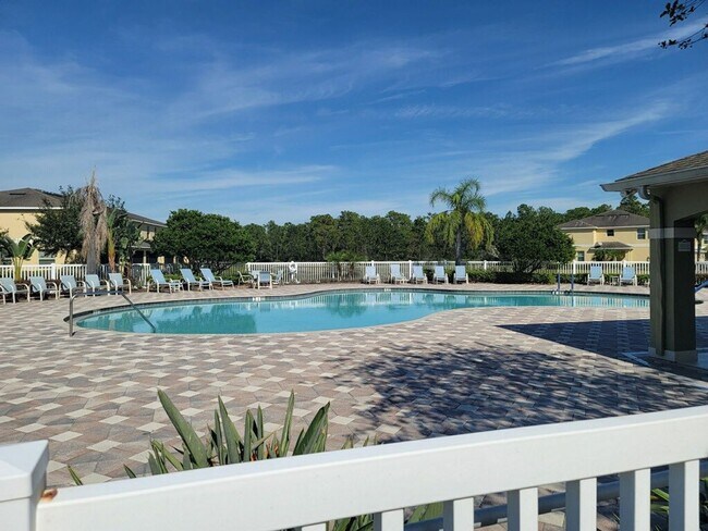 Building Photo - Home is in the Heart of New Tampa