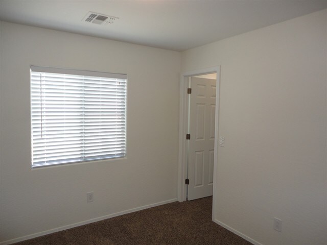 Building Photo - 4647 E Laurel Ave