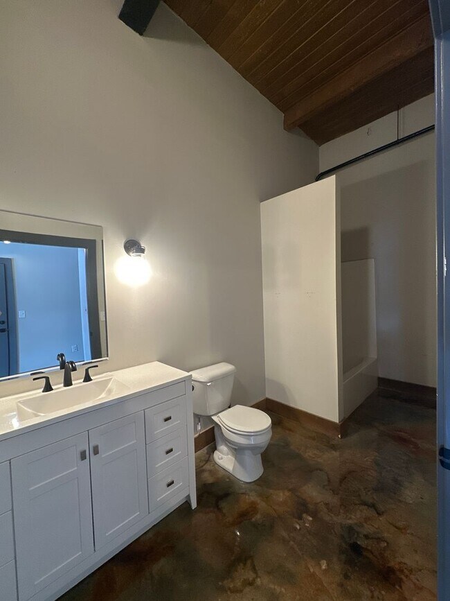 Building Photo - 1 Bedroom 1 Bathroom Apartment in Red Lion, PA