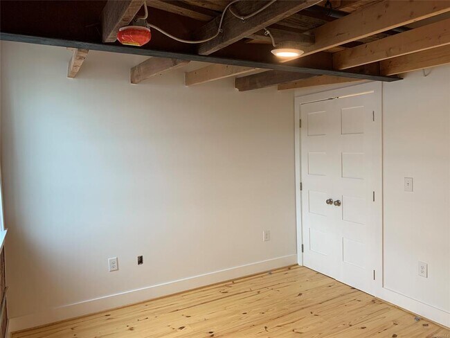 Building Photo - 101 N Bridge St