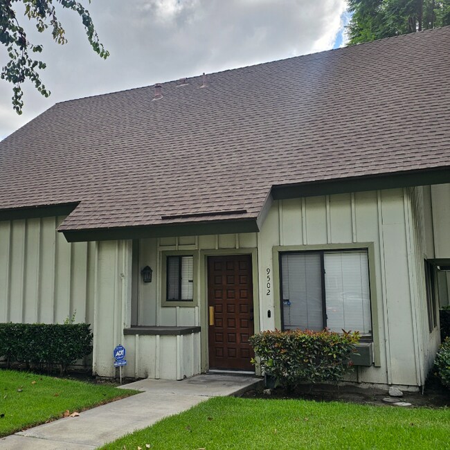 Primary Photo - 9502 Karmont Ave
