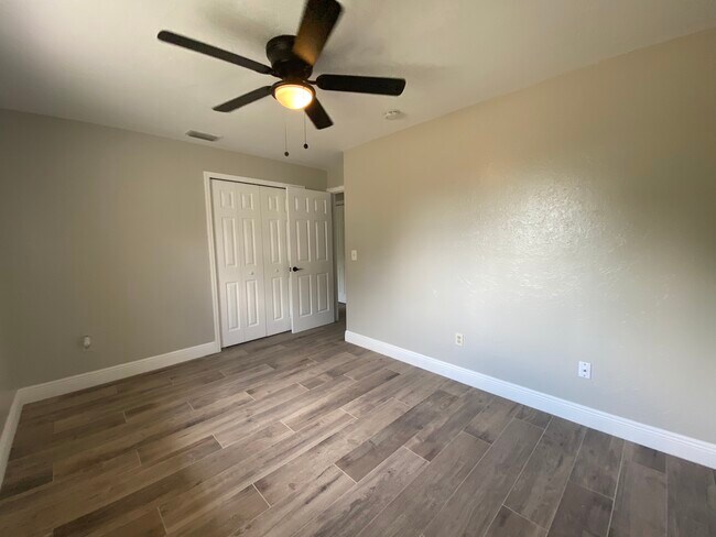 Building Photo - 2210 Marilyn Ln