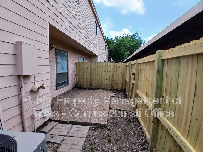 Building Photo - 5001 Middlecoff Cir