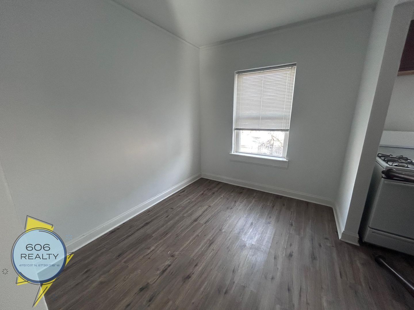 Building Photo - 2004 W Jarvis Ave